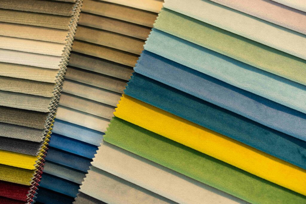catálogo de amostras de tecidos multicoloridos têxteis