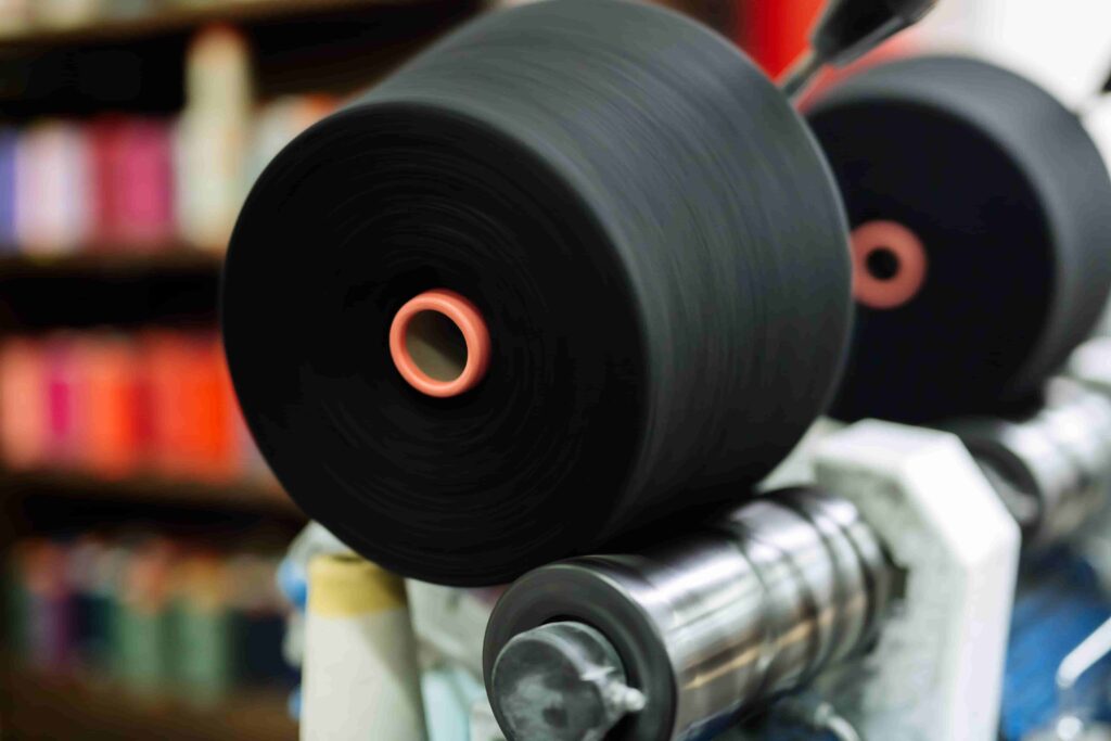 carretéis de tecido na indústria têxtil